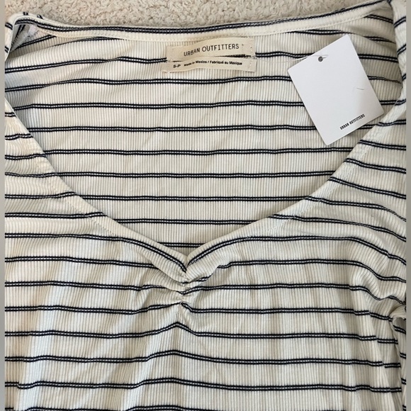 Urban outfitters stopped V-neck - Picture 8 of 8